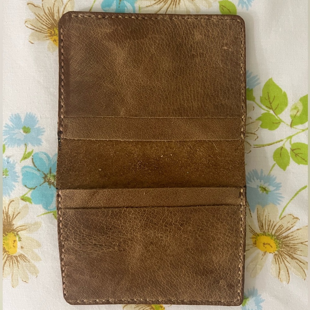 Hand Crafted Brown Wallet with Timeless Elegance - Picture 1 of 5